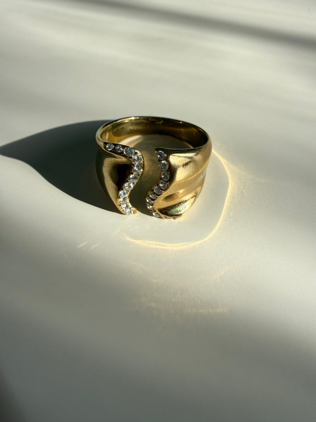 Wave Sparkle Gold Ring