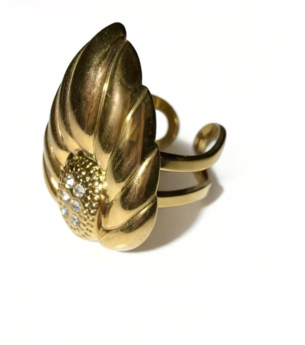 Vintage Crest Ring