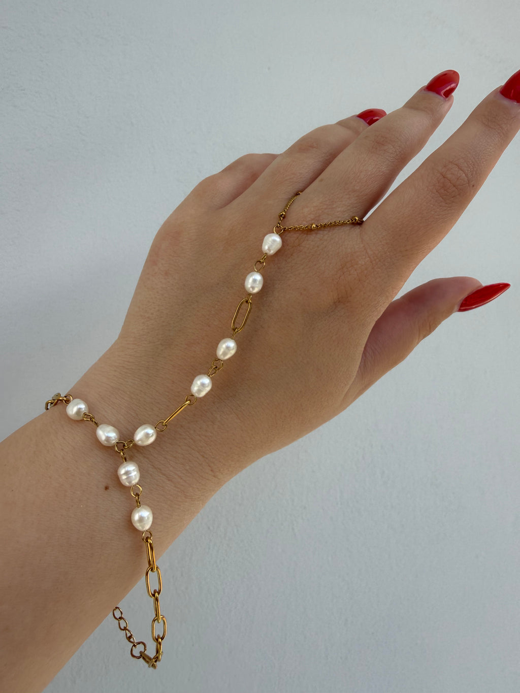 Thalassa Pearl Hand Chain